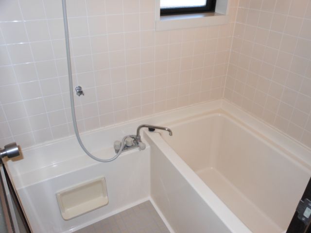 Bath. Ventilation good if there is a bath in the window also