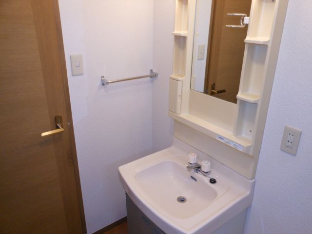 Washroom. Independent wash basin