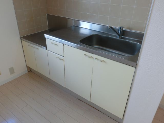 Kitchen. Gas stove can be installed