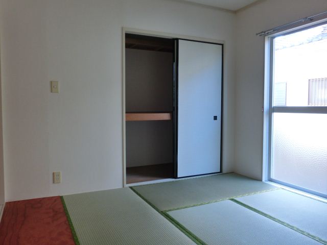 Living and room. This room is bathed in bright light