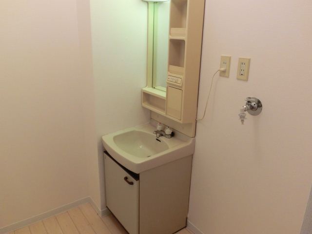 Washroom. It comes with independent wash basin