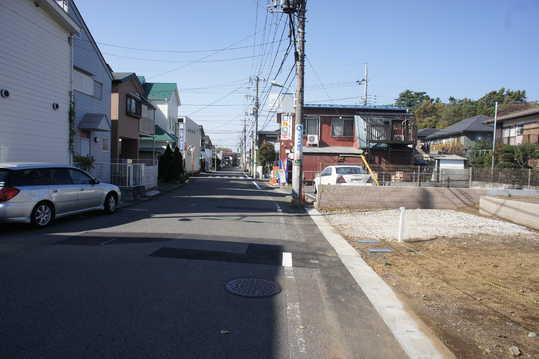 Local photos, including front road. Frontal road