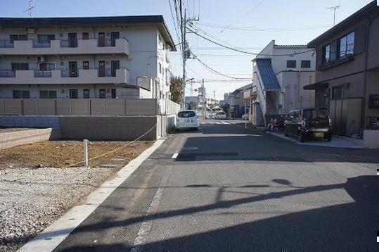 Local photos, including front road. Frontal road