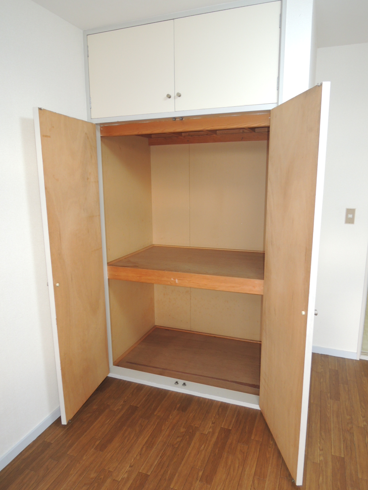 Receipt. Western-style housing