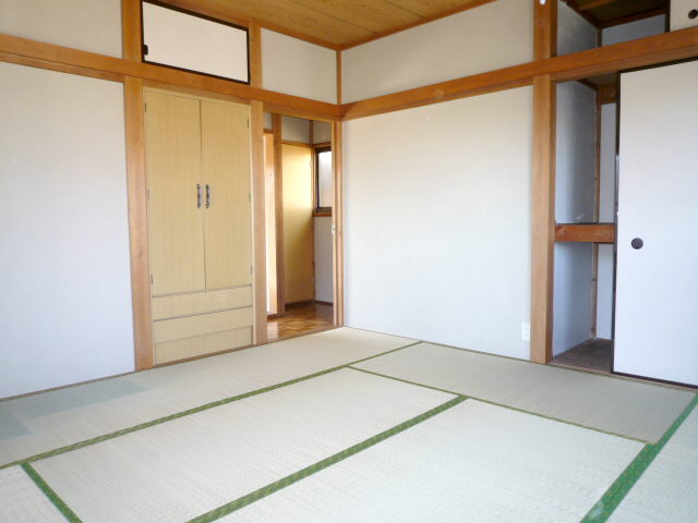 Living and room. 2F North Japanese-style room