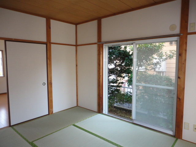 Living and room. 1F Japanese-style room