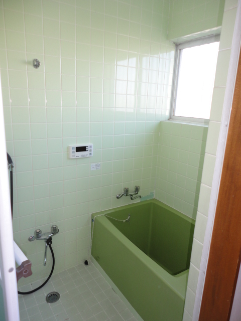 Bath. Hot water supply ・ With reheating