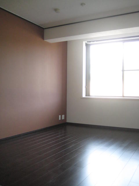 Living and room. It has been the room very beautiful renovated. 