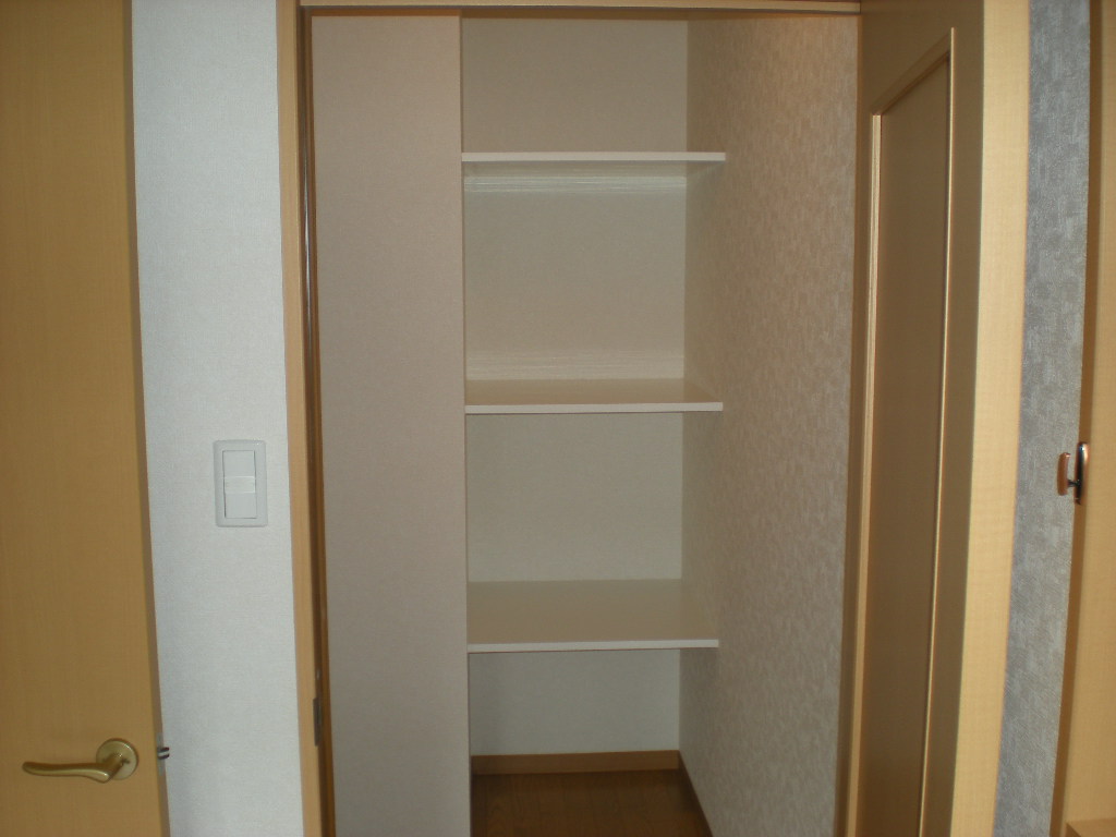 Receipt. Walk-in closet