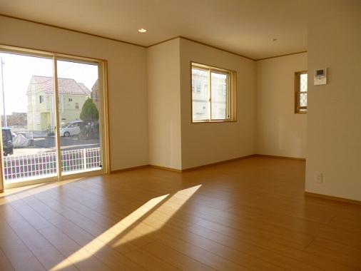 Wash basin, toilet. 5 Building Living
