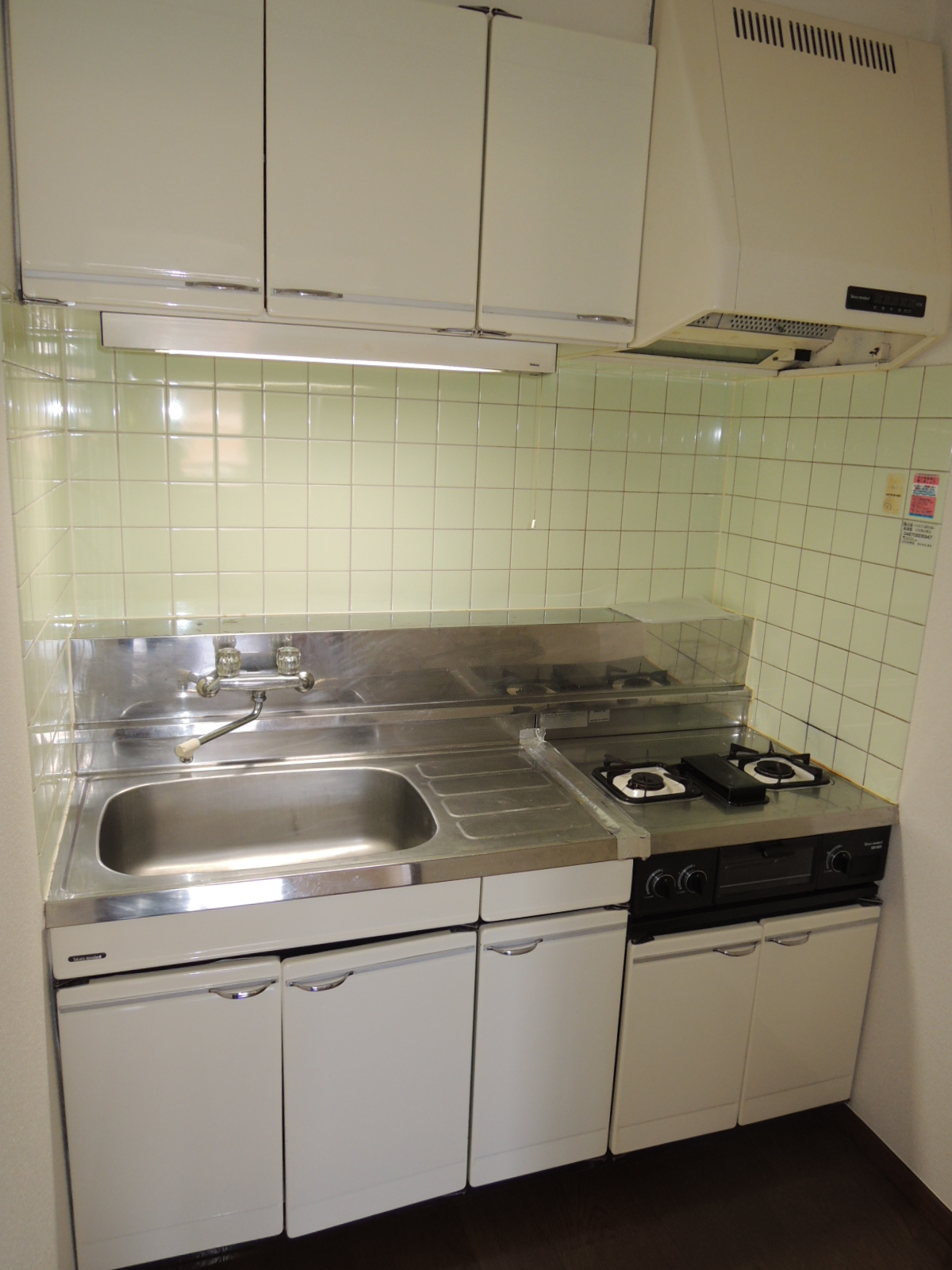 Kitchen. Two-burner stove grill