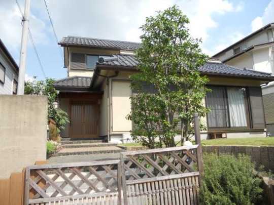 Local appearance photo. Spacious custom home of more than 100 square meters site area.