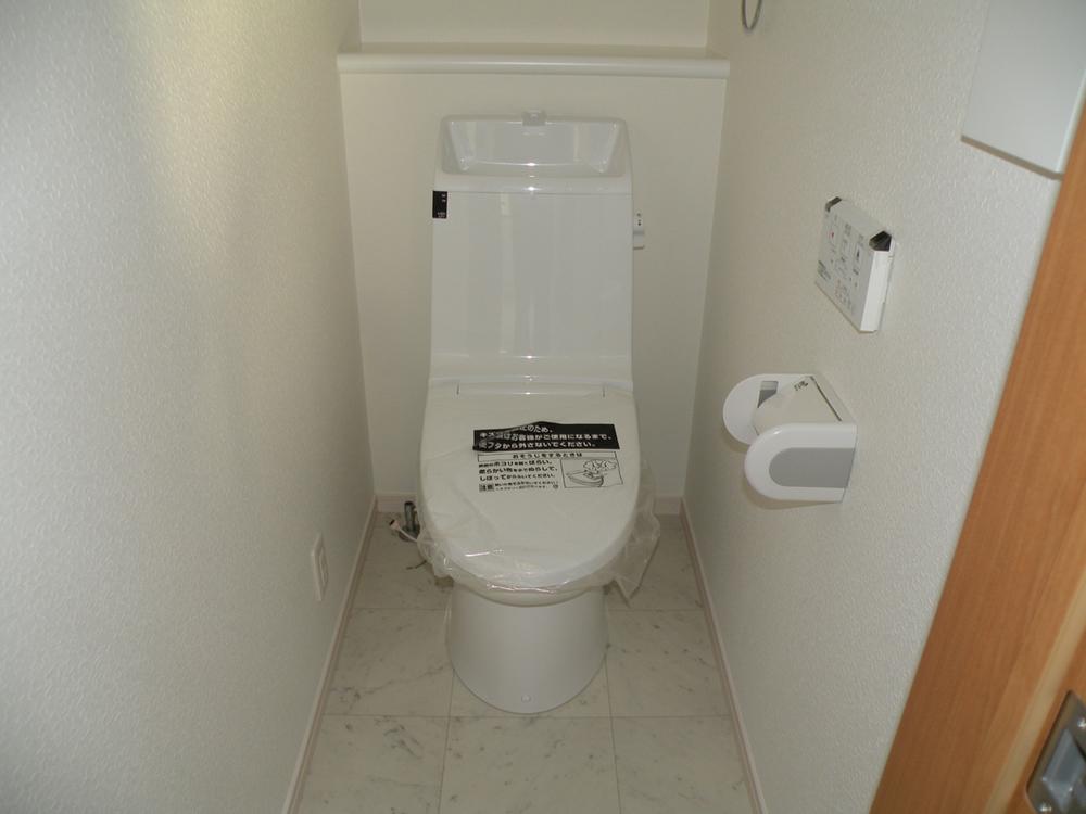 Toilet. Indoor (September 2013) Shooting