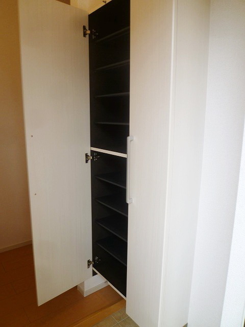 Receipt. Kagamizuke shoe box that umbrella can also be accommodated