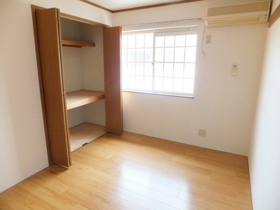 Receipt. Bright living room