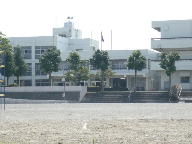 Primary school. Kokezaka until elementary school 268m