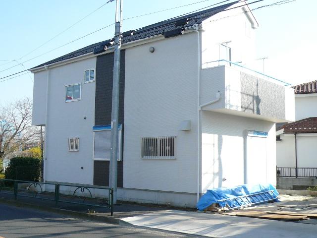 Local photos, including front road. Local (12 May 2013) Shooting