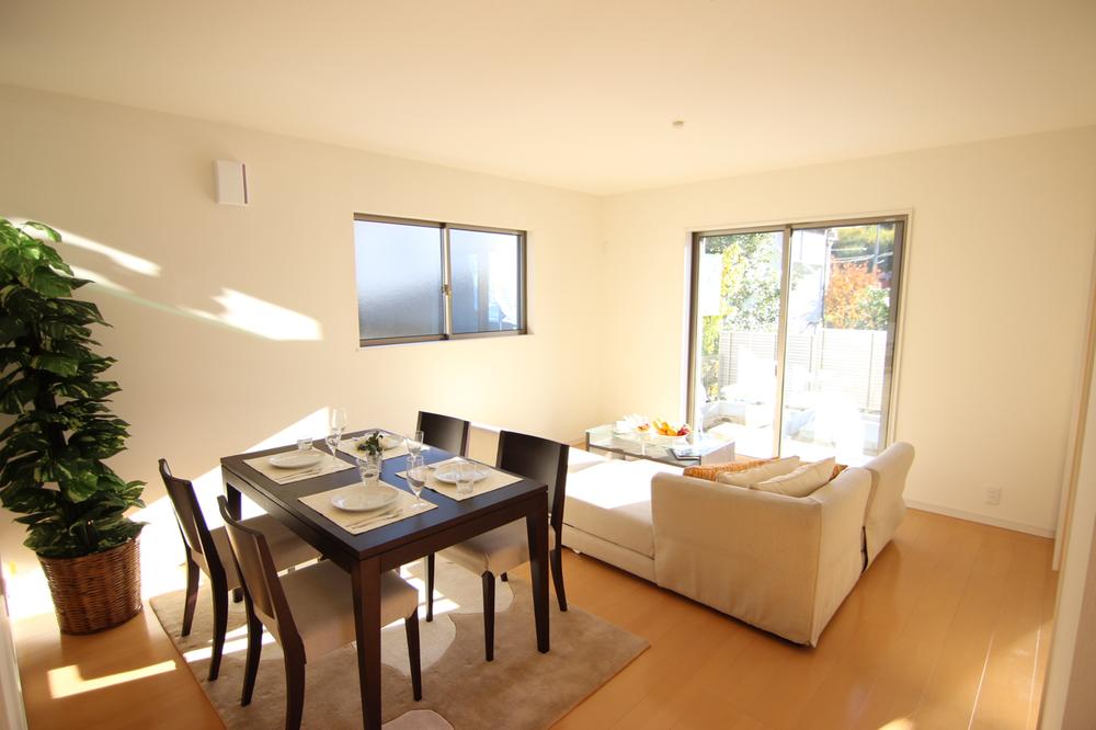 Living. Building 2 Living