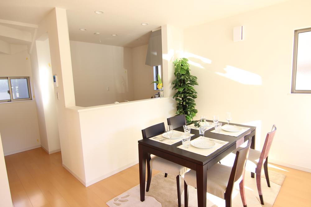 Living. Building 2 Living