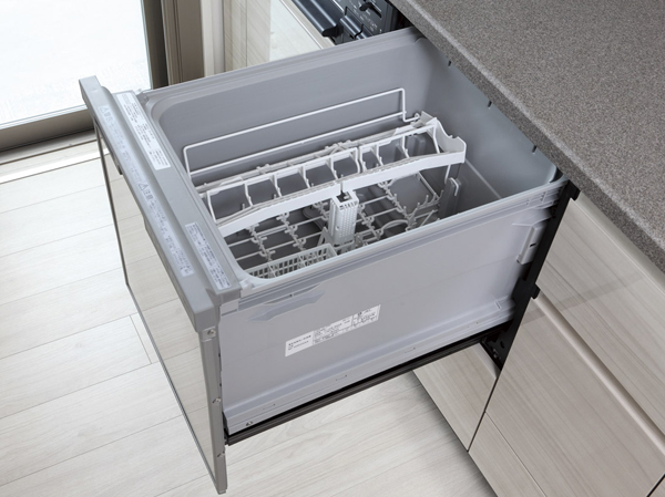 Kitchen.  [Slide-type dishwasher] We prepared the dishwasher. Efficiently, Also has excellent water-saving effect on top I'll wash a lot of dishes. Also, Because of the sliding, It is possible and out of in a comfortable position.
