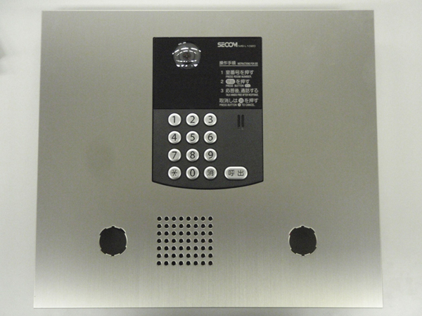 Security.  [Non-contact key (IC key) corresponding auto-lock system ・ Camera with shared interphone] Unlock the auto-lock by holding the IC key in a non-contact key corresponding to the IC receiver. It captures the visitor intercom of the camera, You can unlock after confirming the image from within the dwelling unit. (Same specifications)