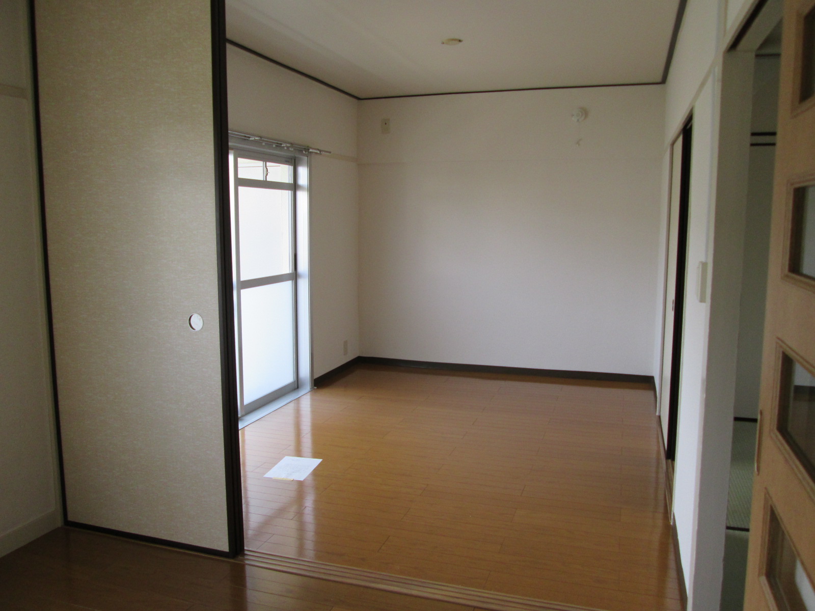 Living and room. In partition that can be removed, Your choice is also in one room in 2 rooms