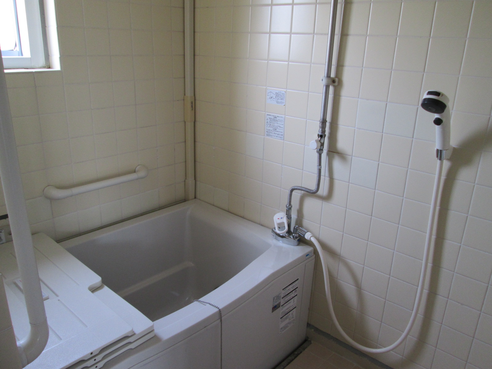 Bath. Good ventilation, Bathing with a window