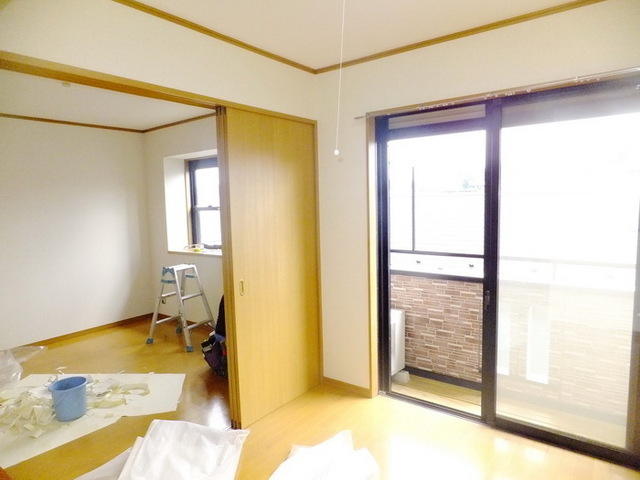 Living and room. ☆ Wide bright dining ☆