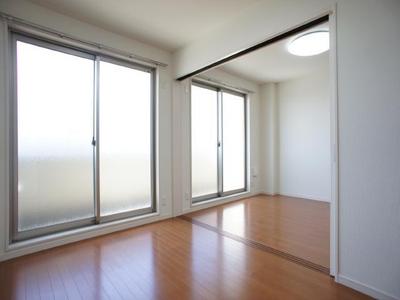 Living and room. You can also use widely open the partition door