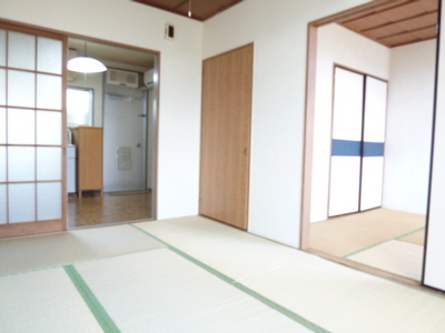 Living and room. Small children be safe because there is a Japanese-style room