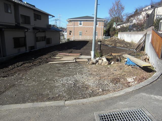 Local photos, including front road. Local (12 May 2013) Shooting