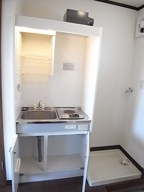 Kitchen. With electric stove