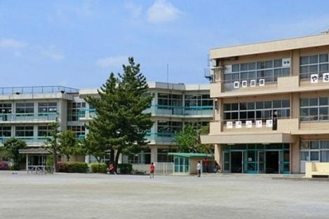 Primary school. Tsurukawa 1040m until the first elementary school