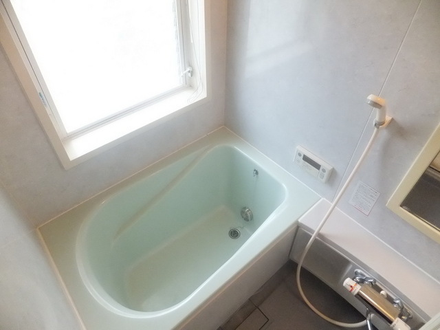 Bath. ☆ mirror ・ It is the window with the bath ☆