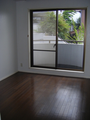 Other room space. Sunny