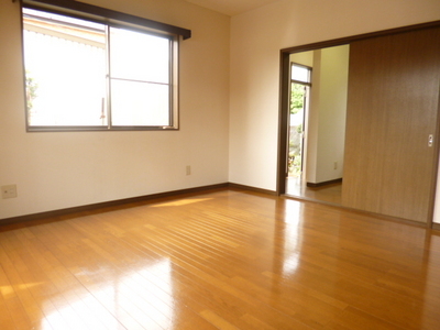 Other room space. Sunny