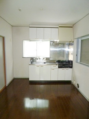 Living and room. Dining is a two-sided lighting