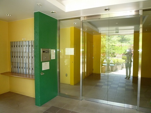 Entrance. Auto is equipped with lock.