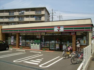 Convenience store. Seven-Eleven Haramachida store up (convenience store) 564m