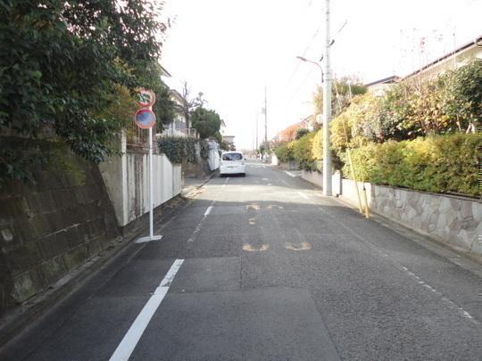 Local photos, including front road. Frontal road