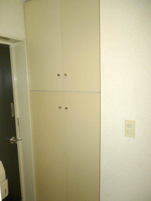 Entrance. Cupboard