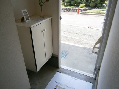 Entrance. There cupboard