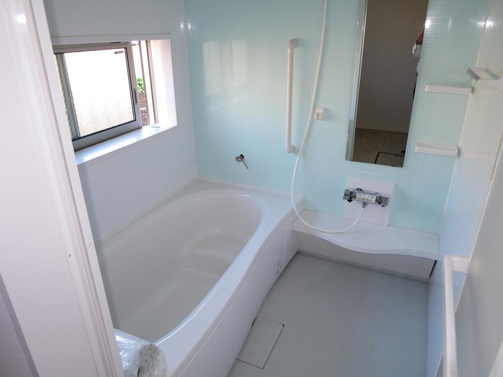 Bathroom. Local (12 May 2013) Shooting