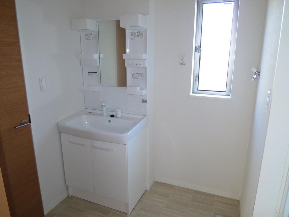 Wash basin, toilet. Local (12 May 2013) Shooting