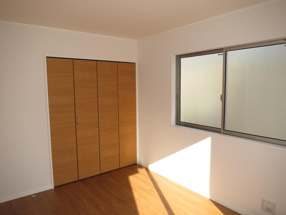 Non-living room. Local (12 May 2013) Shooting