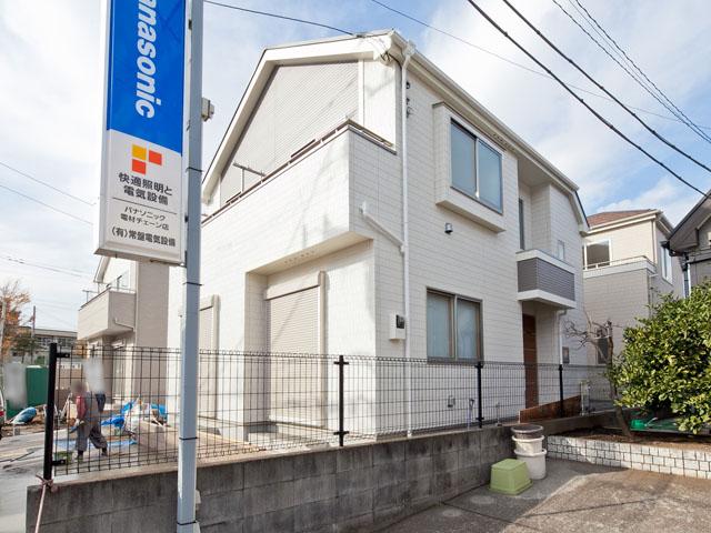 Local appearance photo. Local (12 May 2013) Shooting