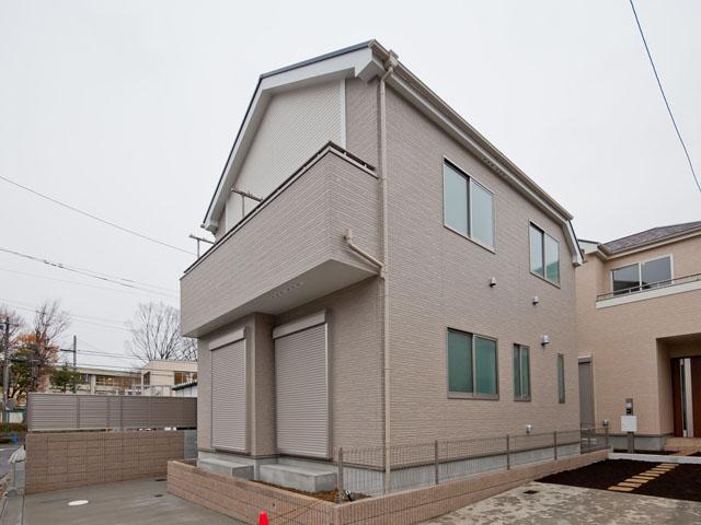 Local photos, including front road. Local (12 May 2013) Shooting