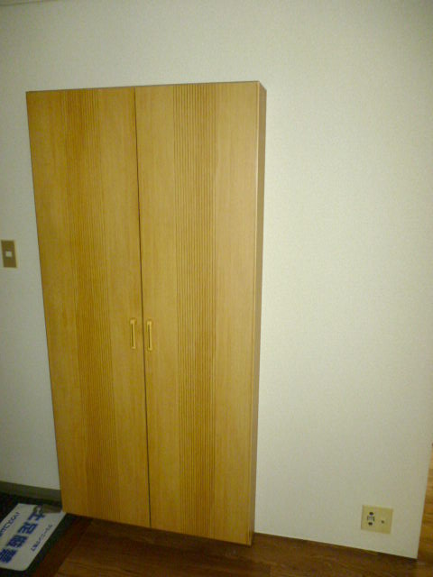 Entrance. Cupboard