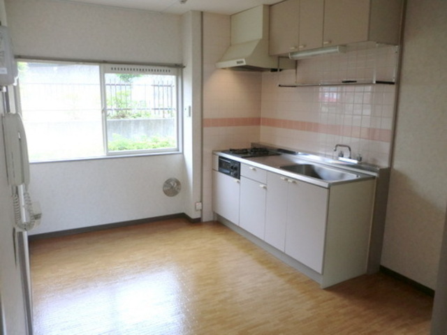 Living and room. Bright dining