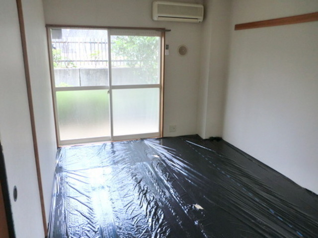 Other room space. Japanese-style room is also bright